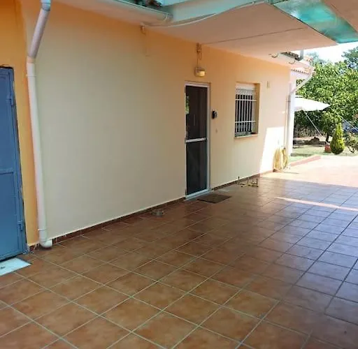 Vakantiehuis George House *