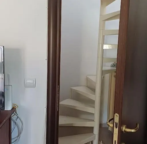 George House Nyaraló